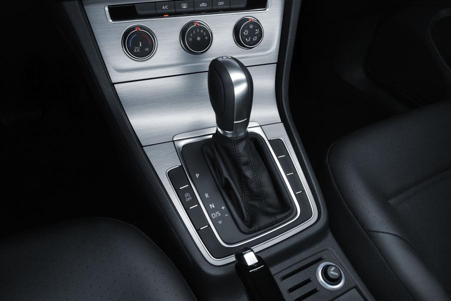 Детали интерьера Volkswagen CrossGolf (Typ 5G) 2016 года  (фото 13 из 16)